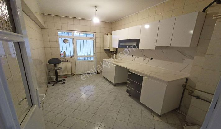 İncirli Barış Yolu Caddesinde 3+1 Bağımsız Etliğe Yakın