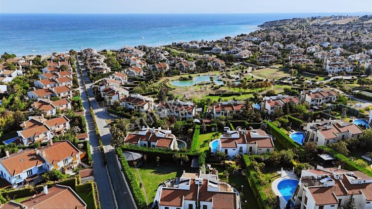 **silivri Sinpaş Sealybria Sitesinde Satılık Pruva Tipi Villa**