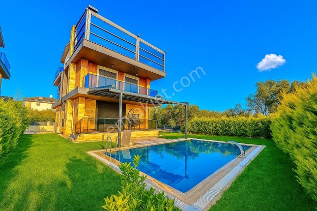 Ayanoğlun'dan Denize 100 Metre Full Deniz Manzaralı 4+1 Villalar