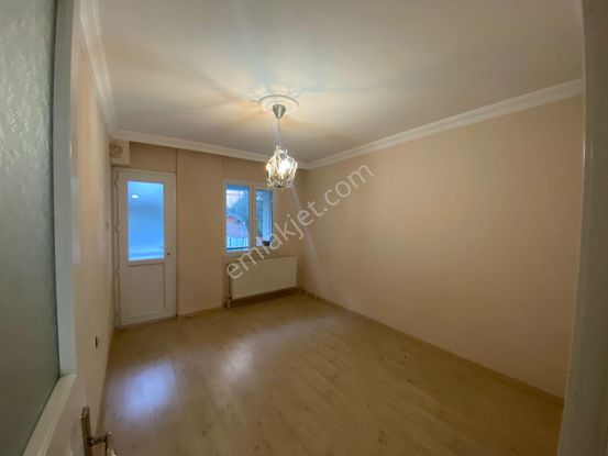 Buca Çamlık Mah.de 2+1 90m2 Dgazlı Ayrı Mutfak Yüksek Giriş Bakımlı Temiz Kiralık Daire