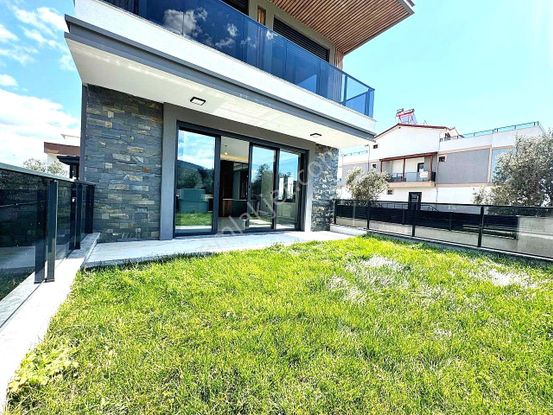 Ayanoğlu'ndan Güre'de Dağ Manzaralı 3+1 Bahçeli Satılık Villa