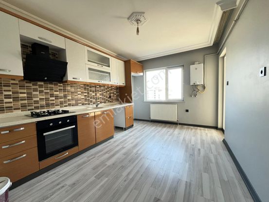 Engin Emlak'tan Protokol Yolu Yakını E.banyo'lu 3+1 Daire