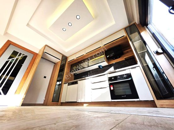 Aygül'den Akçay'da Modern Tasarımlı Sıfır Denize Yakın Asansörlü Geniş Balkonlu 2+1 Satılık Dubleks