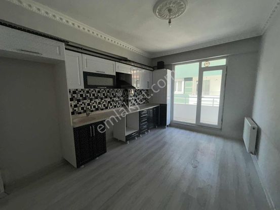 Şehitler Mahallesi'nde Merkezi Konumda,geniş Ve Ferah Aile Daire