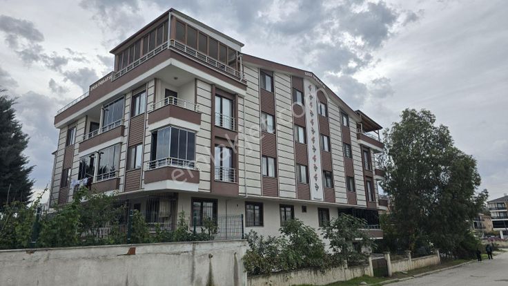 Yalova Çiftlikköy Çiftlik Mah Satılık Geniş 2+1 Daire