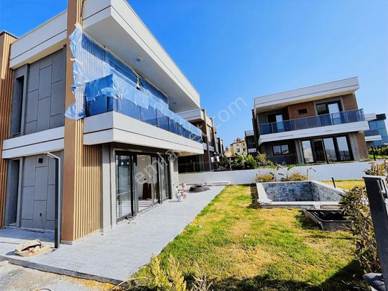 Tek Müstakil Köşe Full Deniz Manzaralı Alt Kat'da Odası Bulunan