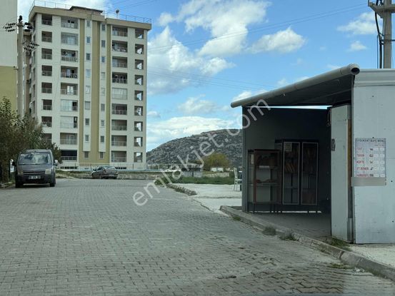 Uydukent Önüne Pazar Kurulan Dolmuş Geçen 2+1 Daire