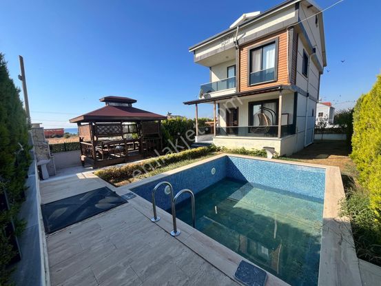Kartallar'dan Havuzlu Eşyalı Şahane Konumda Müstakil Yazlık Villa.masrafsız
