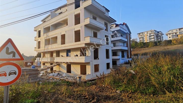 Tarcanlar'dan Satılık Başiskele'de 2+1arakat Daire Acil Fiyat