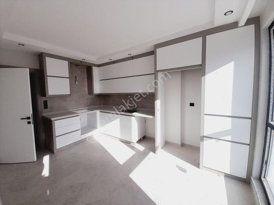 Kaan Emlaktan Çakmak'ta Manzaralı Önü Açık Arakat Daire.