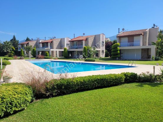 Kuşadası Sevgi Plajı’na 1 Km, Havuzlu Ve Güvenlikli Sitede Villa