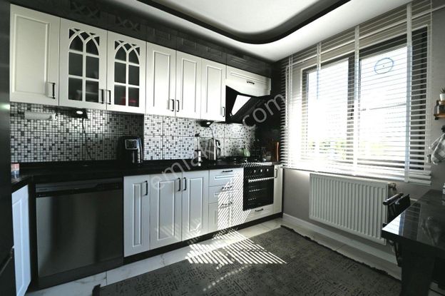 ♫melodi'den İkizçay'da Özel Mimari Tasarımlı Ön Köşe Konumda Ara Kat Ayrı Mutfaklı 2+1 Daire