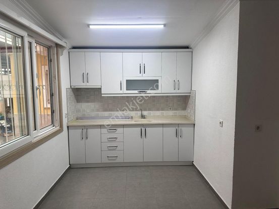 Kemeraltı 1+1 Boş Giriş Kat