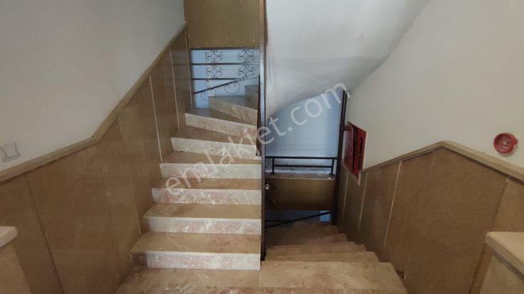 Atanora Vadi'den Trt Panora Yakını İskanlı Balkonlu Manzaralı Boş 2+1