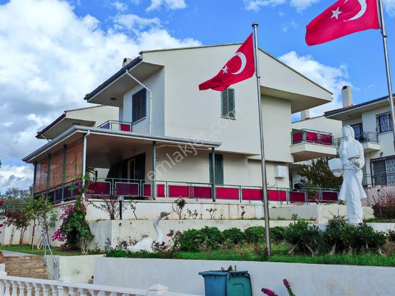 Kuşadası Karaoavada Avm Ve Plaja Yürüme Mesafesi Acil Satılık Yazlık Fırsatı