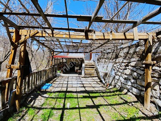 Gesi Bahçelide Akarsu Yanı, 800 M² Arsa İçinde Müstakil Bağ Evi