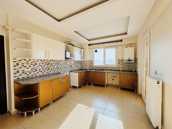 Uğurevler Mahallesinde Ara Kat 3 Cepheli Lüks Kiralık Daire!!