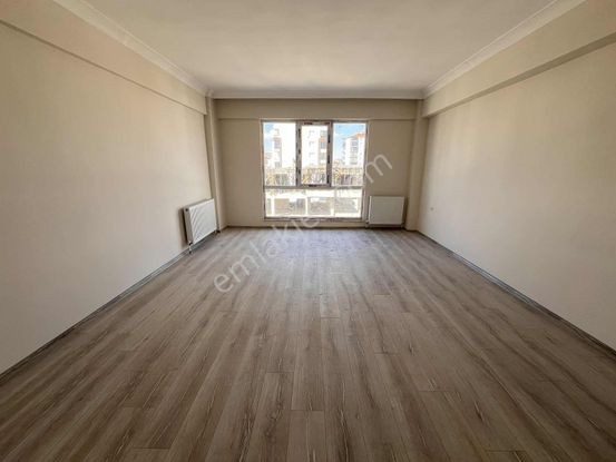 İstiklal Mahallesinde Satılık Emsalsiz Ara Kat 3+1 Daire