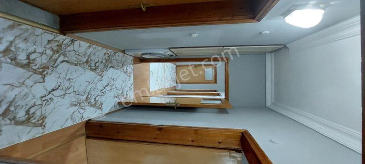 2000 Evlerde Satılık 3+1 Daire 178 M2