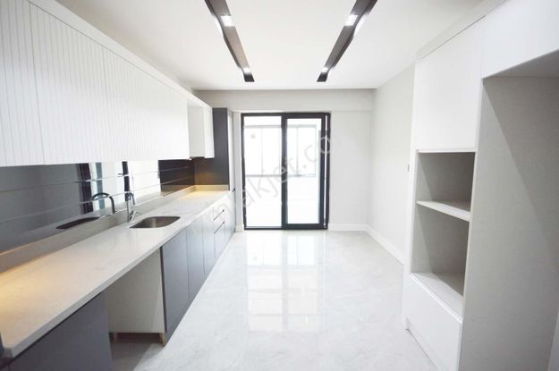 S.içerisinde Güvenlikli Açık Cephe Katbahçeli Uygun 3.5+1 Daire