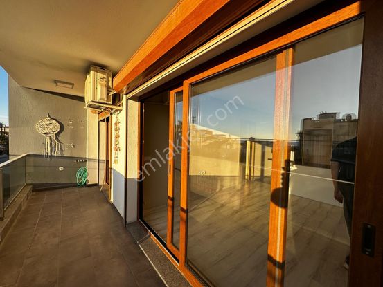 Kuşadası Marinaya Yürüme Mesafesinde Deniz Manzaralı 2+1