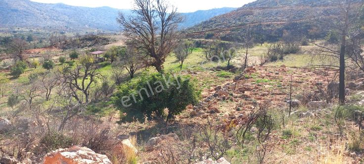 Köy Yerleşim Alanı İçinde Aydıncık Merkeze 5 Km