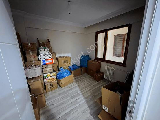 Engin Erdem'den Merterde 25 Yıllık Binada 3+1 Satılık Daire