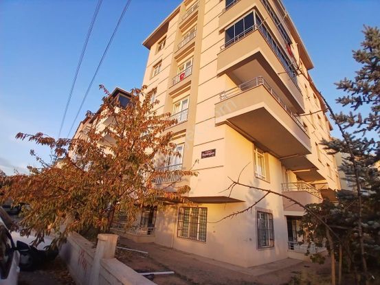 Altın Emlak'tan Hastane Civarında Kiralık 3+1 Daire