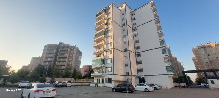 Üçkuyularda Satılık Geniş Ferah 2+1 Zemin Kat