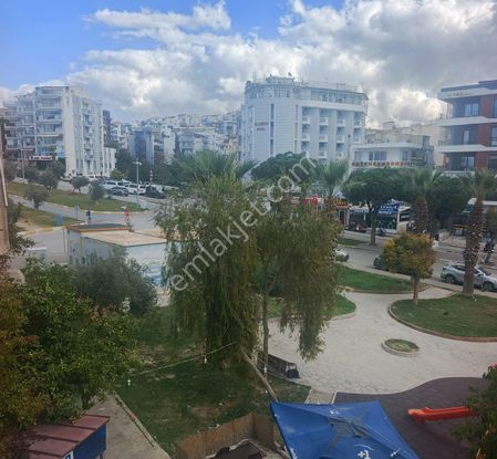 Kuşadası Merkezde Ara Kat 2+1 Önü Açık Ferah Satılık Daire