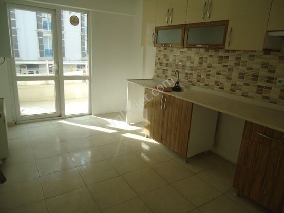 Krc'den Merkezi Konumda Asansörlü Katta Kiralık 3+1 Daire