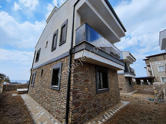 Rw Nefes'ten Pelitköy Sahilde Full Deniz Manzaralı Lüx 3+1 Villa