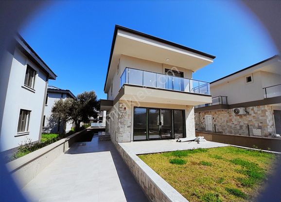 Rw Nefes' Ten Pelitköy' De Denize 100 M. Tam Müstakil 4+1 Villa