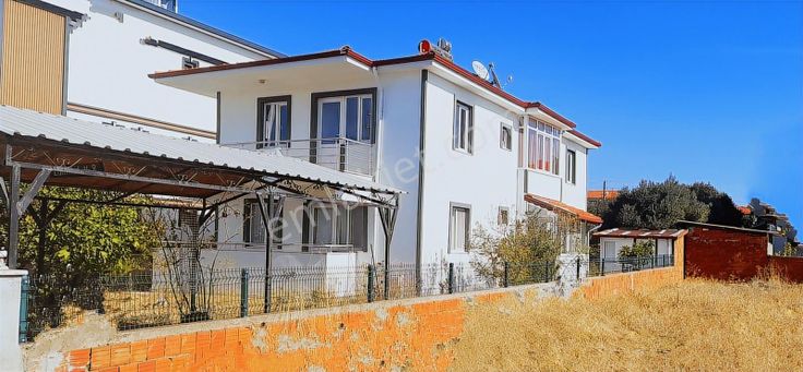 Gömeçte 420 M2 Arsa İçerisinde Müstakil Dubleks Bahçeli Ev