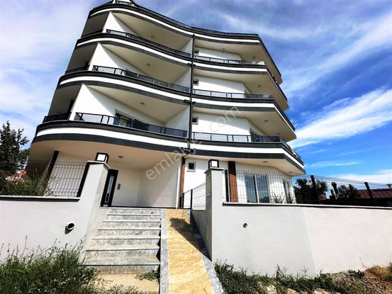 🦚aygülden🦚akçay'da Sıfır Ön Cephe Mustakil Tadında Geniş Bahçe Kullanımlı Kaçmaz 1+1 Satılık Daire