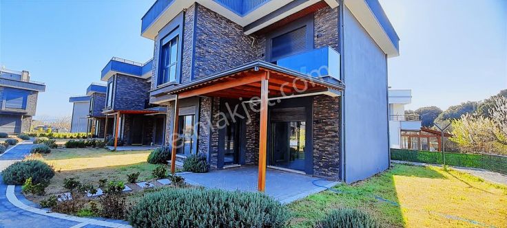 Rw Nefes'ten; Denize Yakın Havuzlu Site İçinde Ultra Lüks Villa