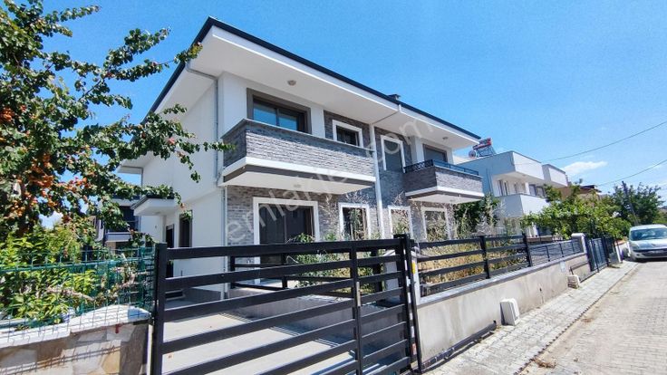 Rw Nefes'ten Öğretmenler Mah. Plaja 700 Metre 4+1 Lüks Villa