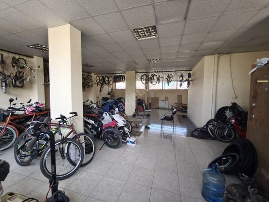 Tabela Değeri Olan 252+100 M² Depolu Kiralık Dükkan/mağaza