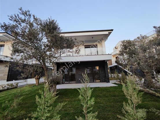 Rw Nefes'ten Denize 200 Metre Mesafede Geniş Bahçeli Villa