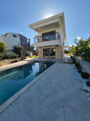 Ķuşadası Davutlarda 500 M2 Arsa Üzerinde Denize Yakın Müstakil Havuzlu Villa