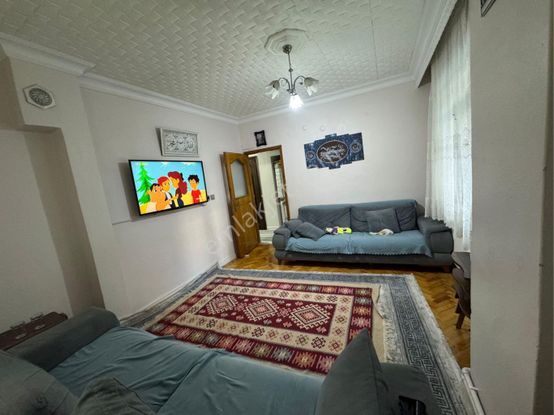 Esenler Menderes Metro Dibinde 2+1 Satılık