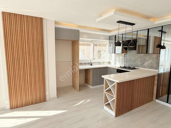 Üçyol Meydanda 3+1 Lüx Arakat Asansörlü Cadde Man. Daire