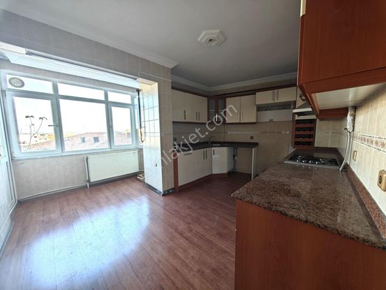 İzmir Göztepe'de Satılık 3+1 Daire