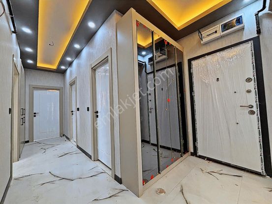 Yuv*** Ön Cephe Kat Konumunda Geniş Oturum E.banyolu 2+1 Daire