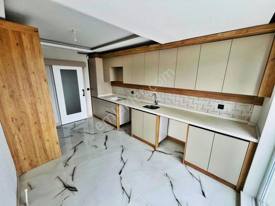 Yuvam'dan Merkezi Konumda Şık Sade Tasarım Sıfır Lüks 3+1 Daire