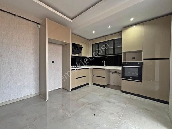 Yuvam'dan Göz Kamaştıran İşçiliğiyle Arakat Sıfır Delüx Mega 2+1