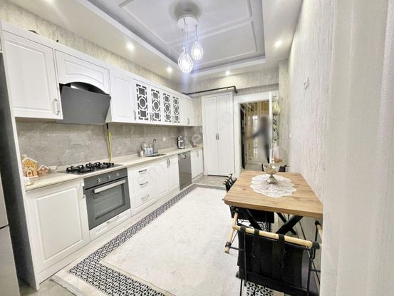 Karacaahmet'te Merkezi Konumda Ara Kat Masrafsız Lüx 2+1 Daire