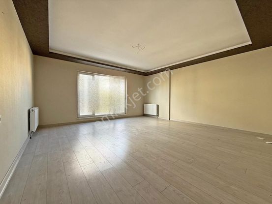 Yenikent Menderes'te 135 M2 Merkezi Konumda Ferah 3+1