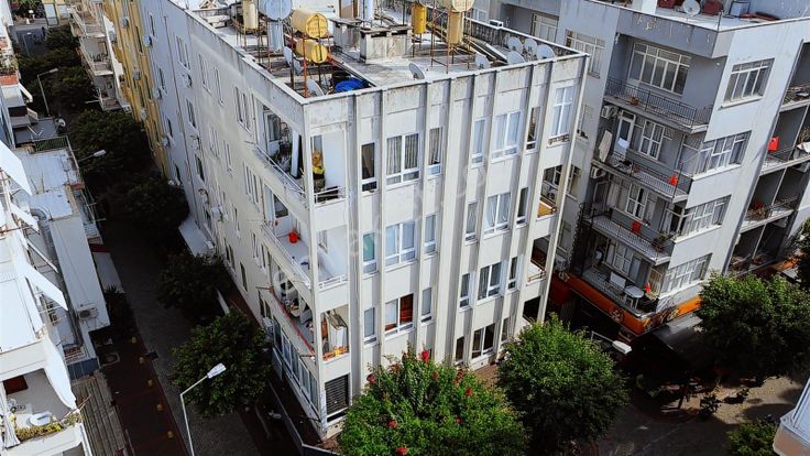 Alanya Merkez Çarşı İçinde Yatırımlık Satılık 2+1 Temiz Daire