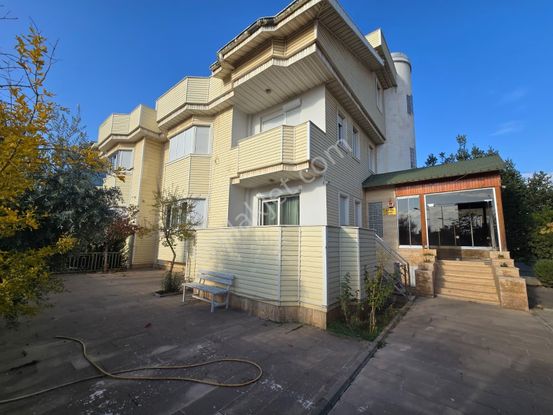 Güvenevler'in En Nezih Bölgesinde Cephesi Açık 5+1 Villa Fırsatı